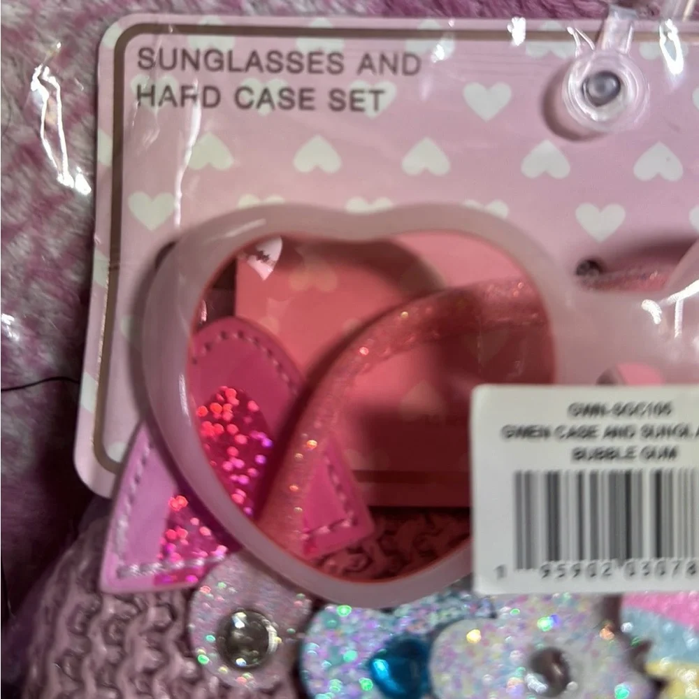 NWT Miss Gwen’s OMG Accessories Sunglasses & Hard Case Unicorn Set with handle.